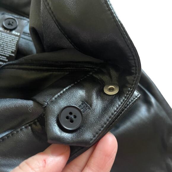 Wilfred Aritizia Faux Leather Moto Pants Skinny Straight Vegan Black Edgy Size 2 - Picture 3 of 6